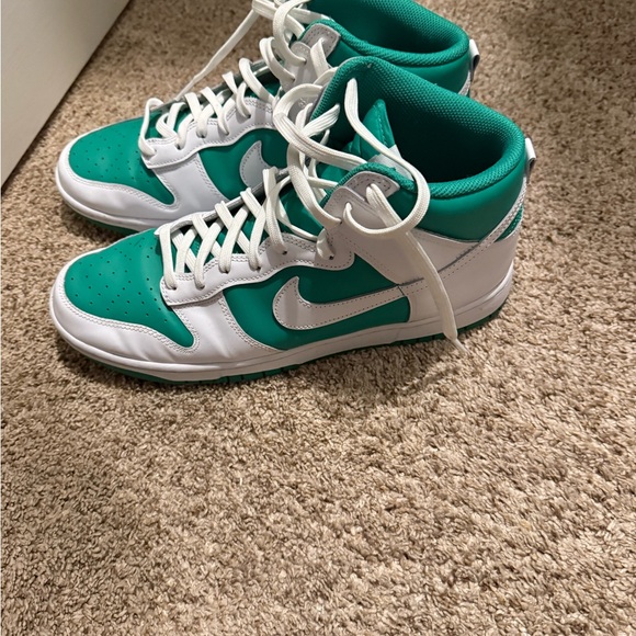 Nike Dunk High Top - Kelly Green & White - Picture 3 of 4